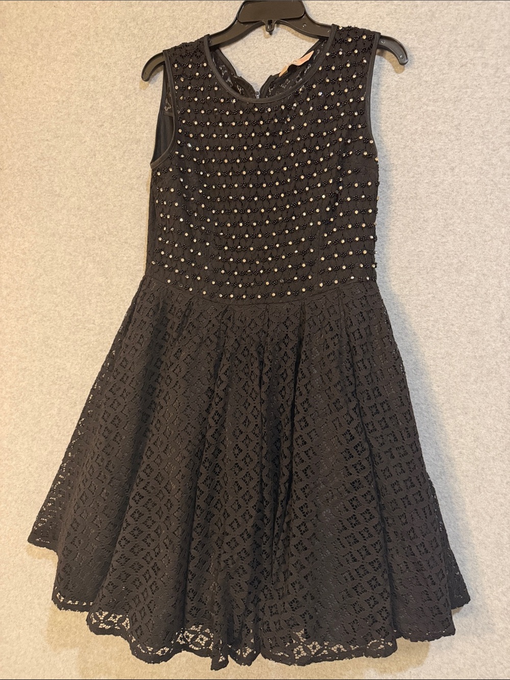 Sleeveless formal dress with beads and sparkle stones